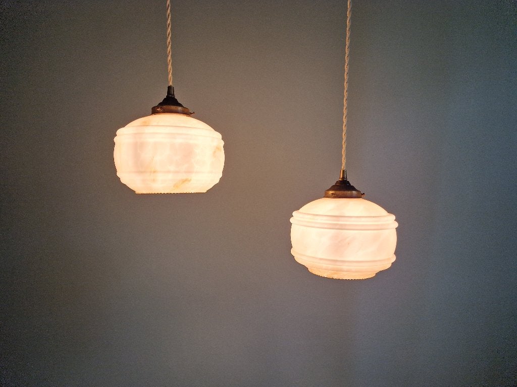 Paire de suspensions Art Déco en opaline marbrée rose, Antiquités & Art, Enlèvement ou Envoi