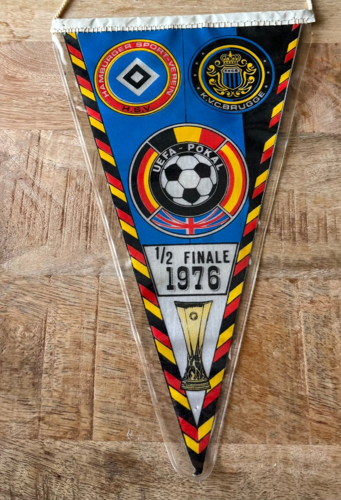 Wimpel Club Brugge - Hamburg 1976, Divers, Drapeaux & Banderoles, Enlèvement ou Envoi, Comme neuf