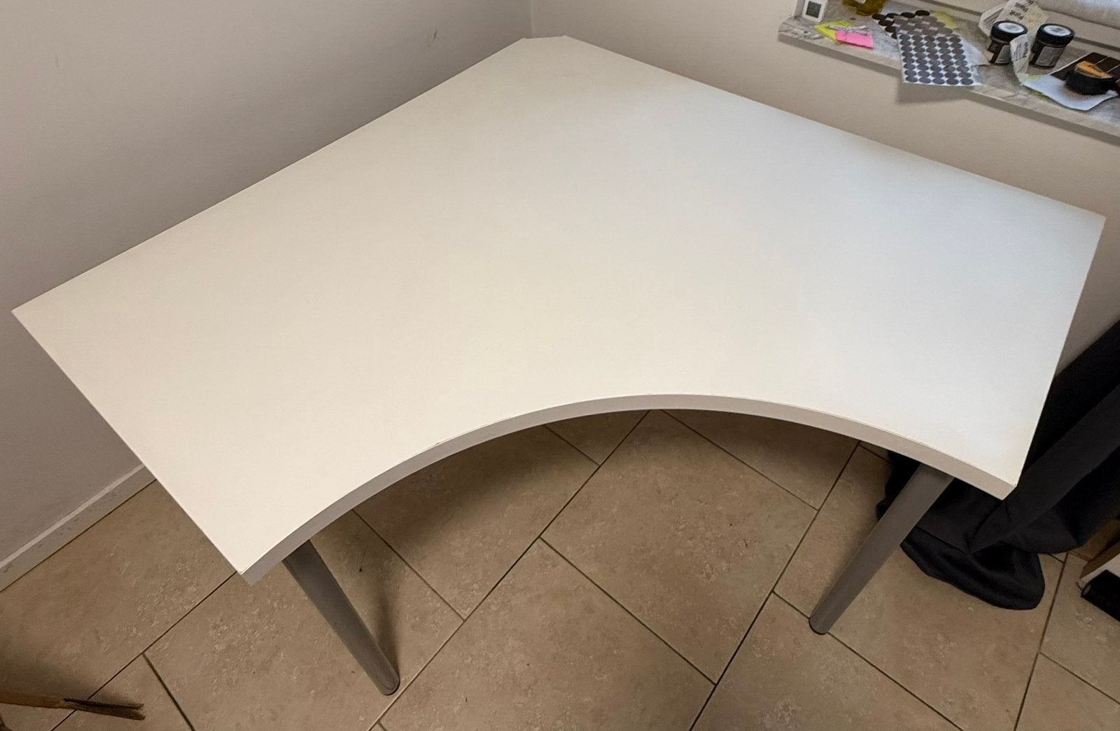 [OM TE DONEREN] IKEA LINNMON wit hoekbureau, Huis en Inrichting, Ophalen, Hoekbureau, Zo goed als nieuw, IKEA