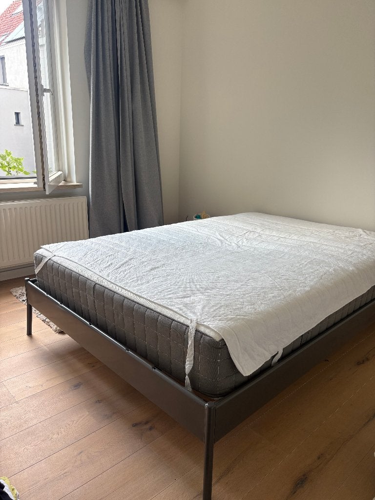 Bed, Huis en Inrichting, Ophalen, Gebruikt, Metalen bed inclusief lattenbodem, 140 cm