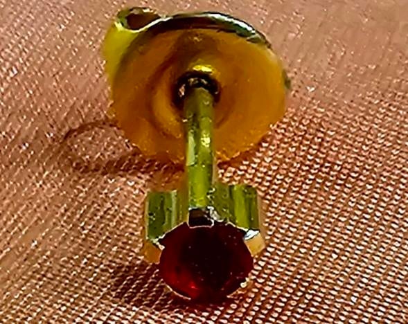 BOUCLE D'OREILLE OR AVEC RUBIS, Enlèvement ou Envoi, Or, Or, Avec pierre précieuse