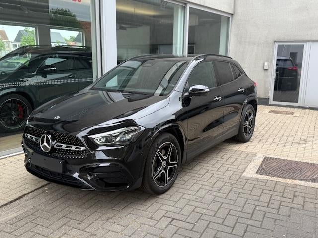 GLA 180 Amg Line-NightP-360Cam-Multibeam Led-CarPlay. 11dkm, Auto's, Testrit aan huis, Alcantara, Zwart, Bedrijf