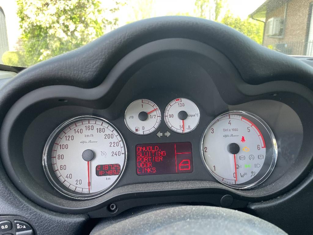 Alfa 147 voor onderdelen of export, Autos, Alfa Romeo, Cuir, Autres couleurs, 5 portes, Diesel