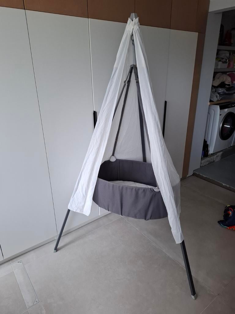 Wiegje op driepikkel met netje merk Leander, Kinderen en Baby's, Babywiegjes en Ledikanten, Gebruikt, Wieg, Ophalen