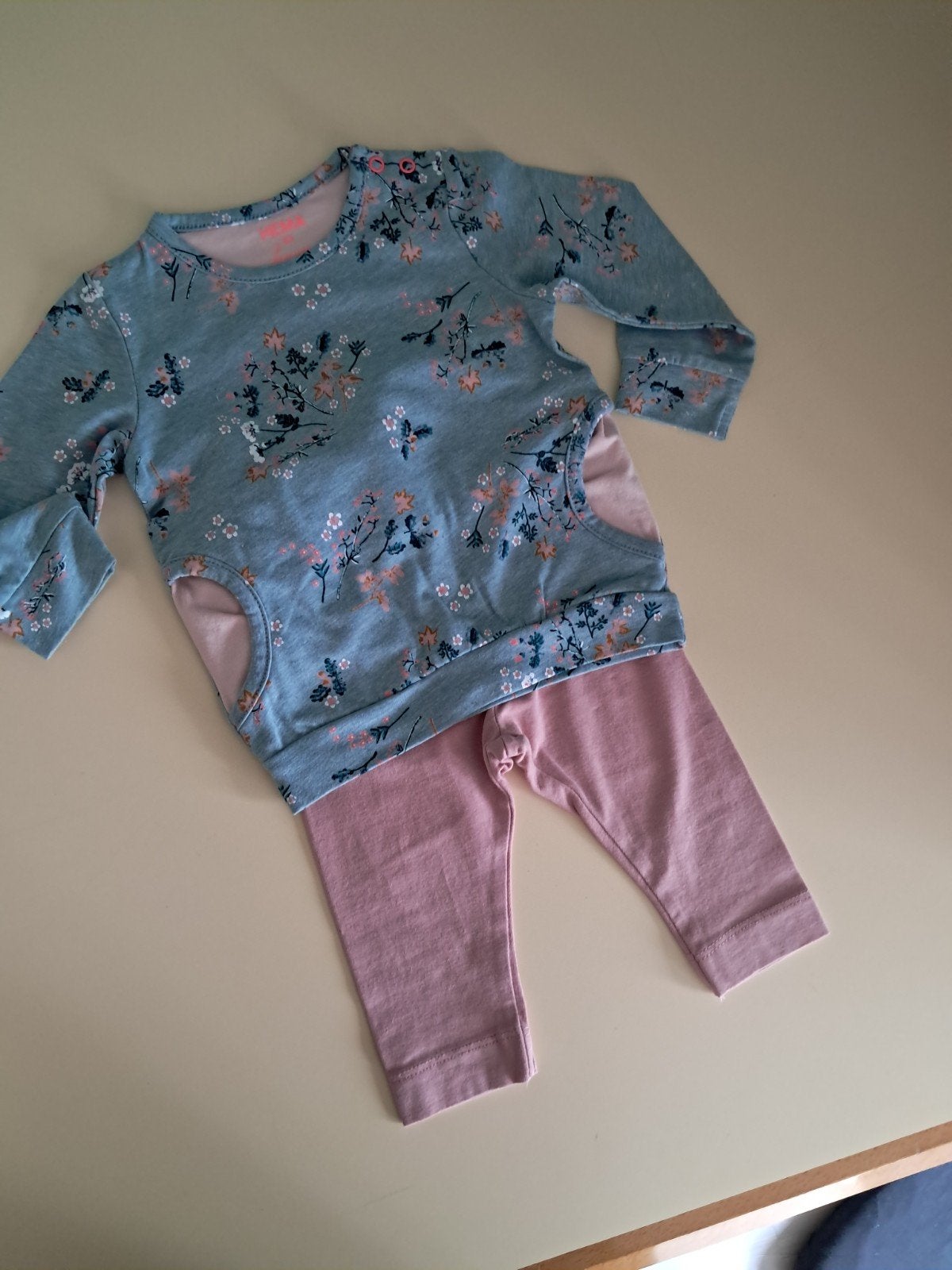 2 delig pakje maat 62, Kinderen en Baby's, Babykleding | Maat 62, Ophalen of Verzenden, Gebruikt, Setje