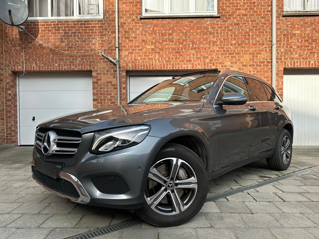 GLC 350e 4-MATIC/PANO ROOF/CAMERA360/LEER/VERWARMDE STOEL, Auto's, Mercedes-Benz, GLC, 360° camera, 4x4, ABS, Achteruitrijcamera