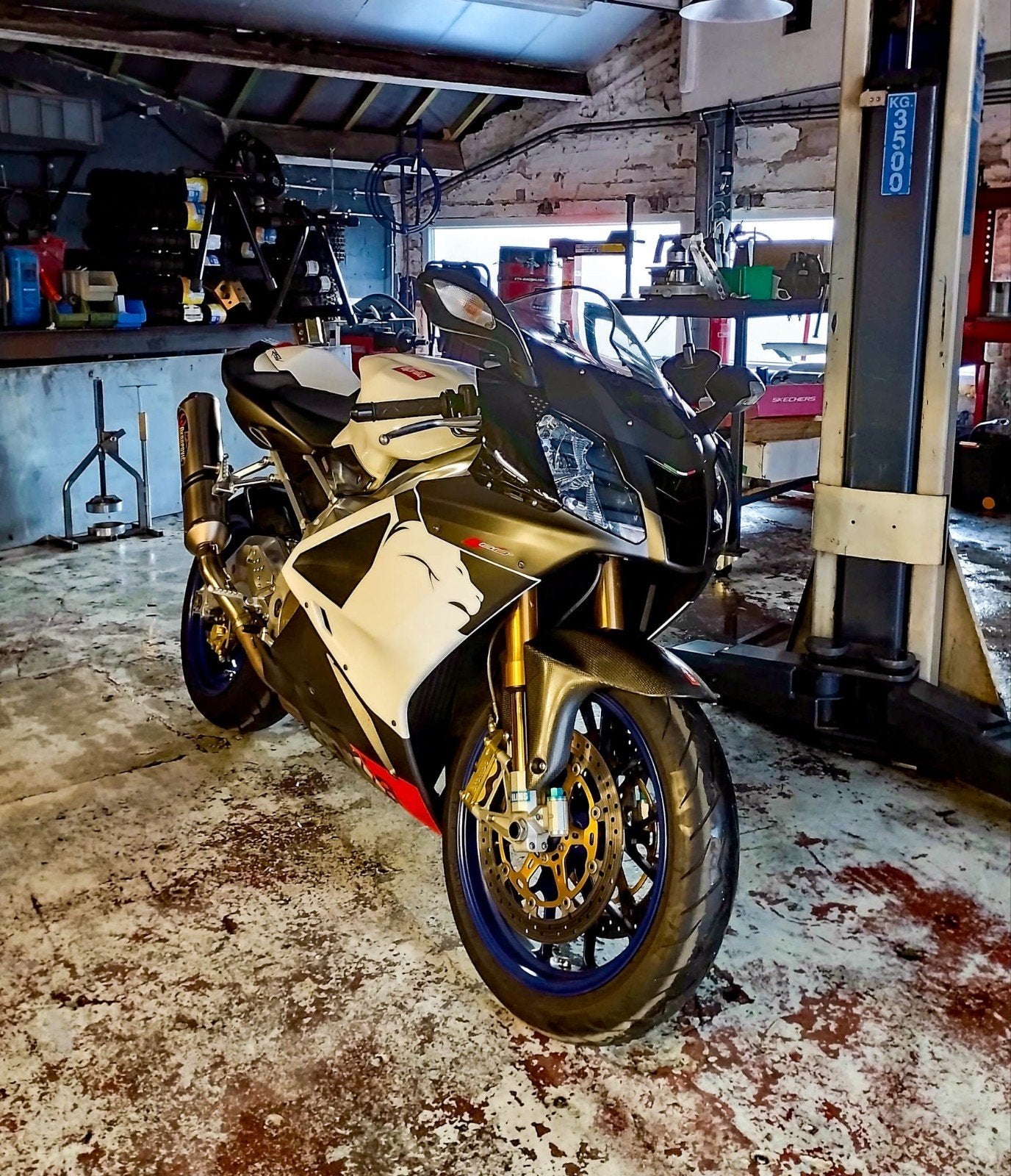 Aprilia RSV1000R 2006, Motoren, Particulier