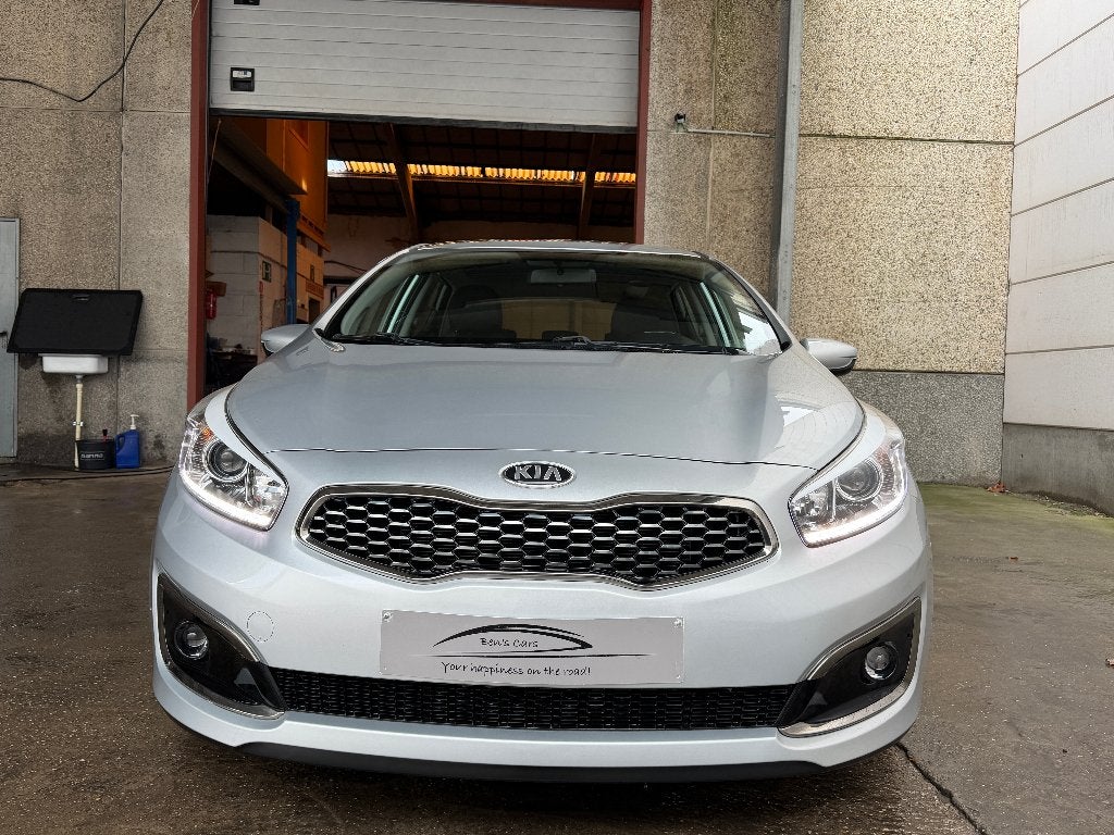 Kia Ceed 1.4i Navi Edition ISG * GPS/Camera *, Autos, Kia, Argent ou Gris, Achat, Entreprise, Boîte manuelle