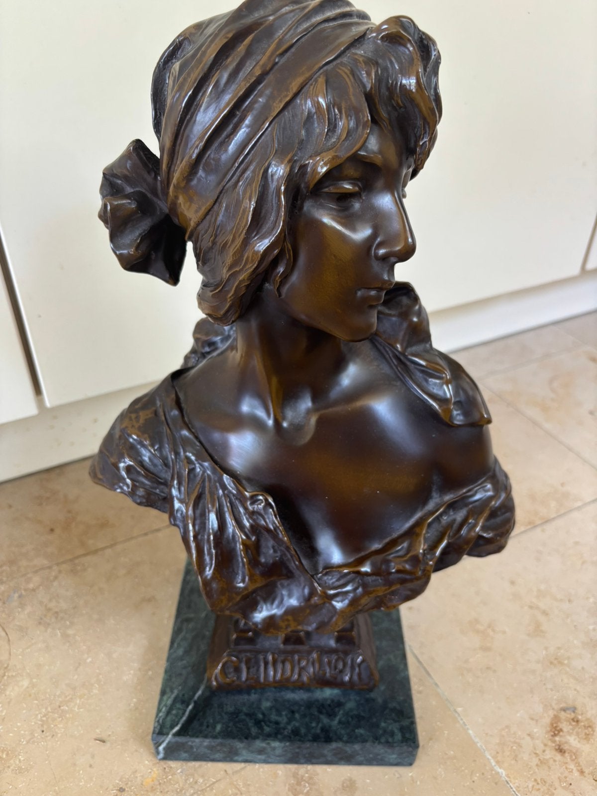 Emmanuel Villanis - Bronzen buste ‘Cendrillon’ (Assepoester), Vert, Enlèvement, Femme, Buste