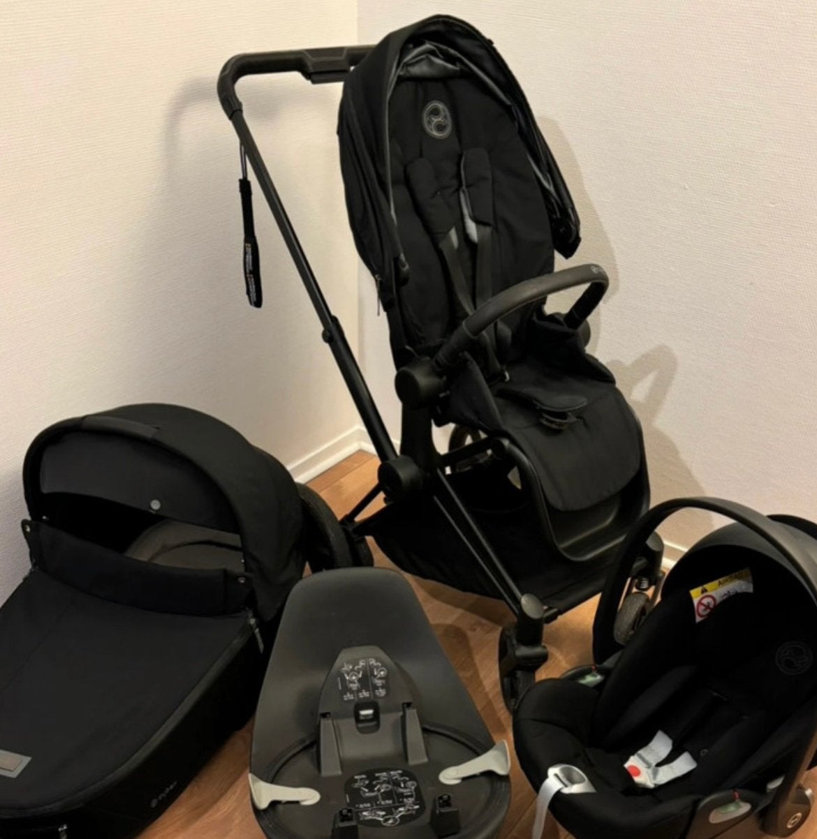 Cybex Priam Black + siège auto + IsoFix 360 complete, Enfants & Bébés, Enlèvement, Comme neuf, Poussette