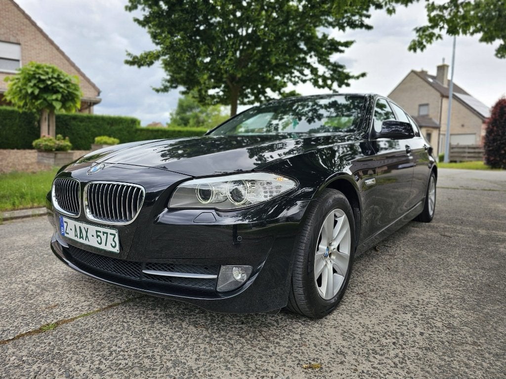 BMW 520i Nieuwe ketting!!!  Gekeurd voor verkoop!!!, Auto's, BMW, Automaat, Zwart, 149 g/km, Zwart