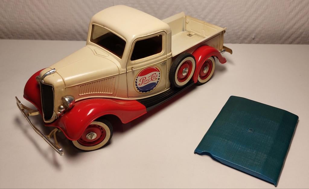 Ford V8 Pepsi-Cola truck, Ophalen, Zo goed als nieuw, Bus of Vrachtwagen, Solido