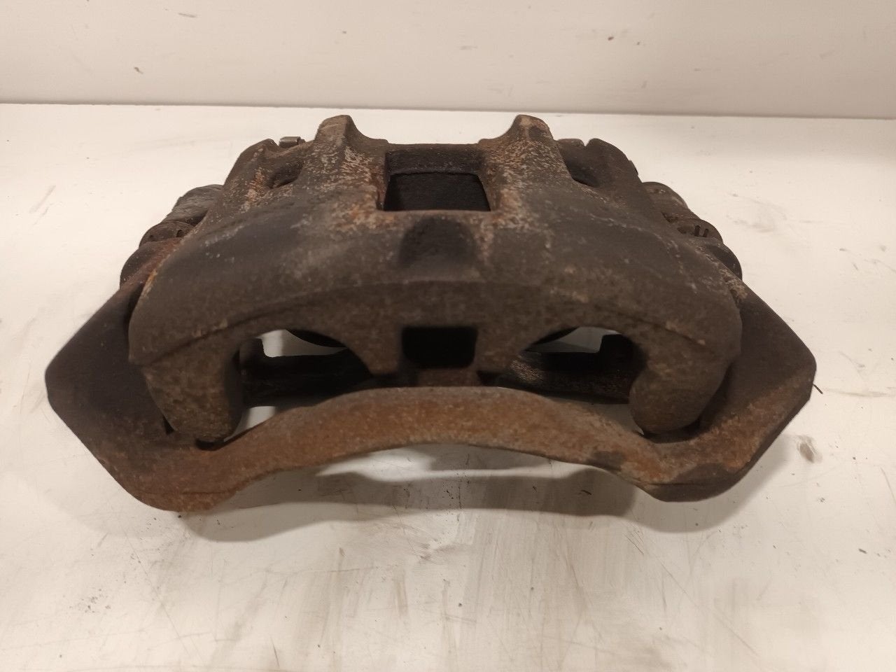 Remklauw links achter Iveco New Daily, Onderdelen@venauto.nl, Van der Ven Autorecycling B.V., Gebruikt, Ettenseweg 76, 4706 PB Roosendaal, The Netherlands