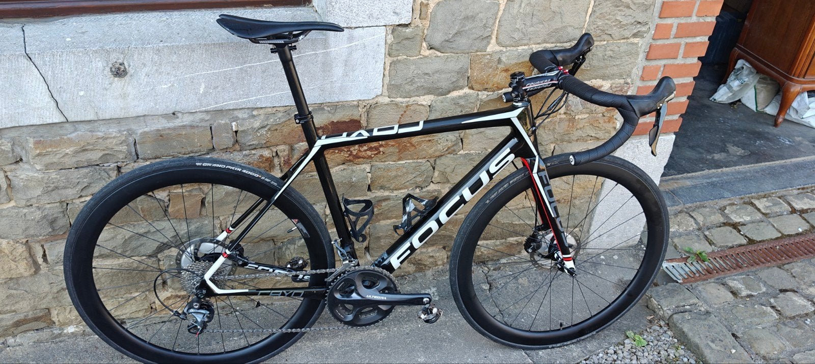 ​Vélo de route Carbone Focus Cayo Disc – Shimano Ultegra – T, Enlèvement