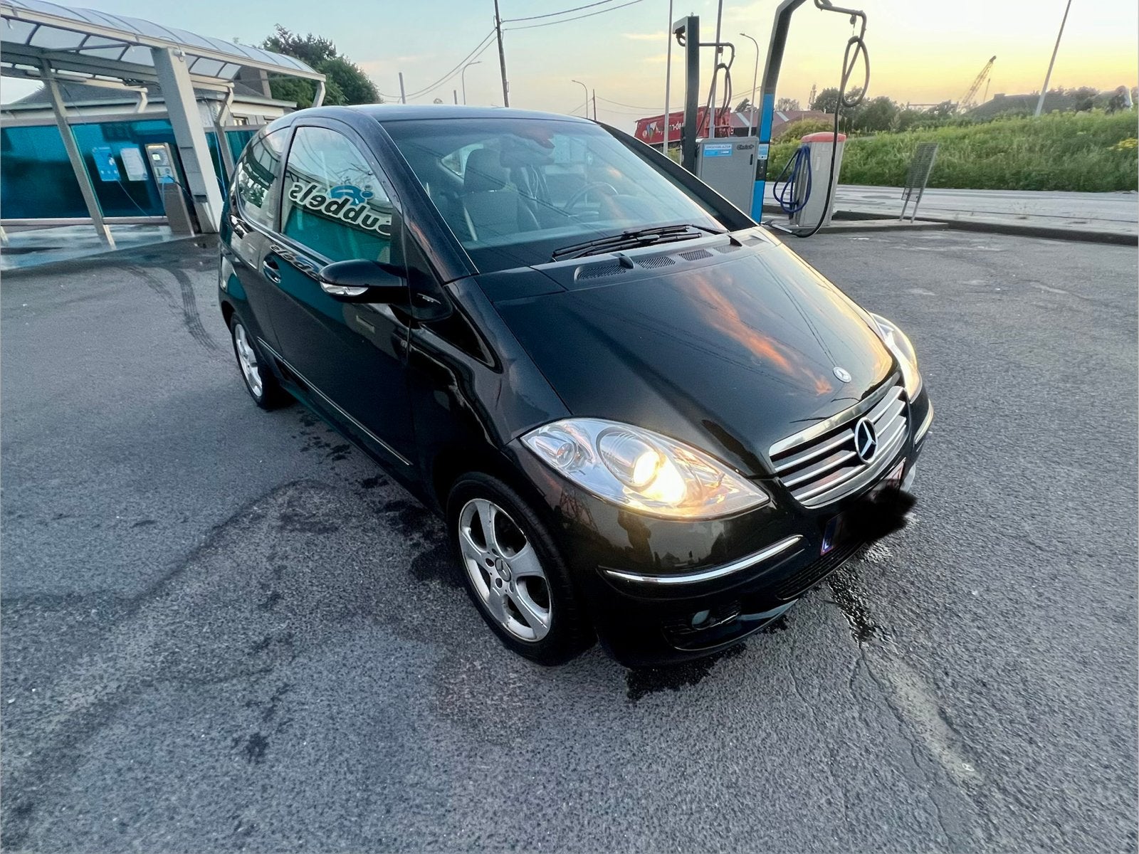 Mercedes A150 benzine airco gekeurd voor verkoop 2.499 euro, Auto's, Voorwielaandrijving, Euro 5, Zwart, Leder en Stof