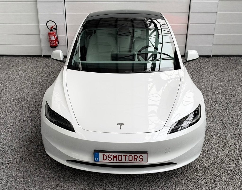 Tesla Model 3 RWD Highland | MY24 | LFP | 9200km | ALS NIEUW, Auto's, Automaat, 208 kW, Wit, Berline