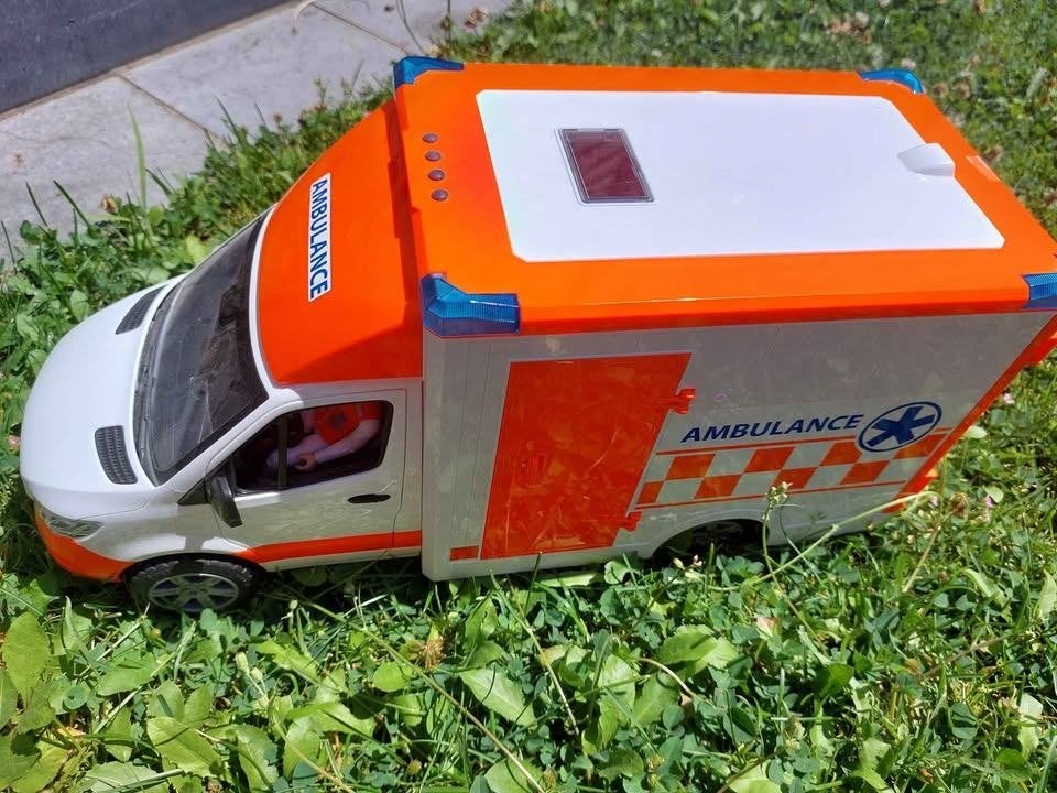 Bruder ambulance met geluid, Diversen, Ophalen, Zo goed als nieuw
