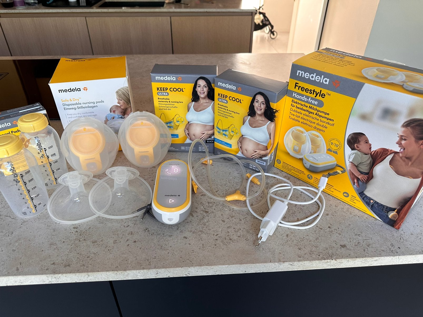 Medela freestyle handsfree borstkolf en toebehoren, kolfbh’s, Mains libres, Medela, Comme neuf, Enlèvement