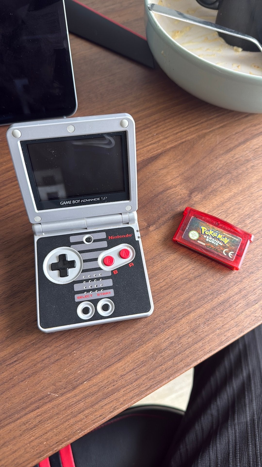 Game boy advance SP + Pokemon Ruby, Games en Spelcomputers, Spelcomputers | Nintendo Game Boy, Ophalen, Gebruikt, Game Boy Advance SP