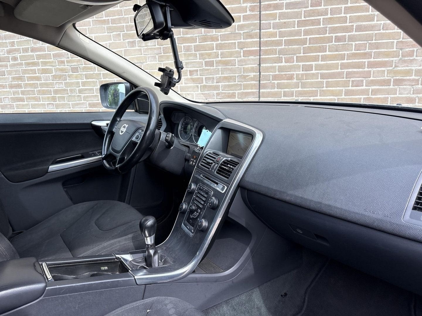Volvo XC60 2.0 D3 Momentum | Climate | Cruise | Navi | PDC |, Auto's, Zwart, 149 g/km, Bedrijf, SUV of Terreinwagen