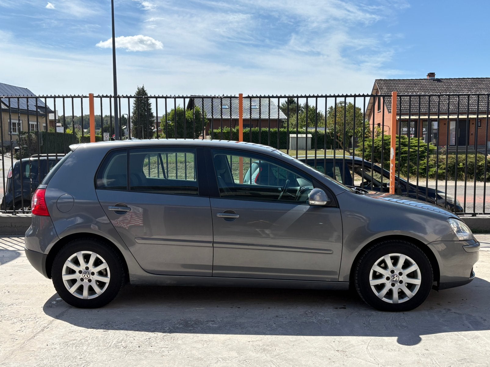 VW GOLF V 1.6i ESSENCE 172 000KM CARPASS 2006 XÉNON CARPLAY, Auto's, Voorwielaandrijving, Stof, Zwart, Bedrijf