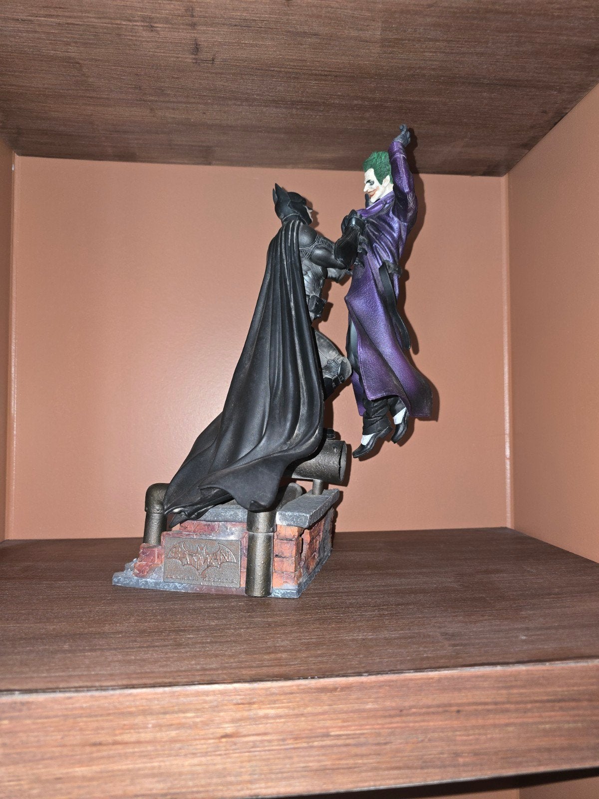 Figurine en édition collector Arkham Origins, Enlèvement