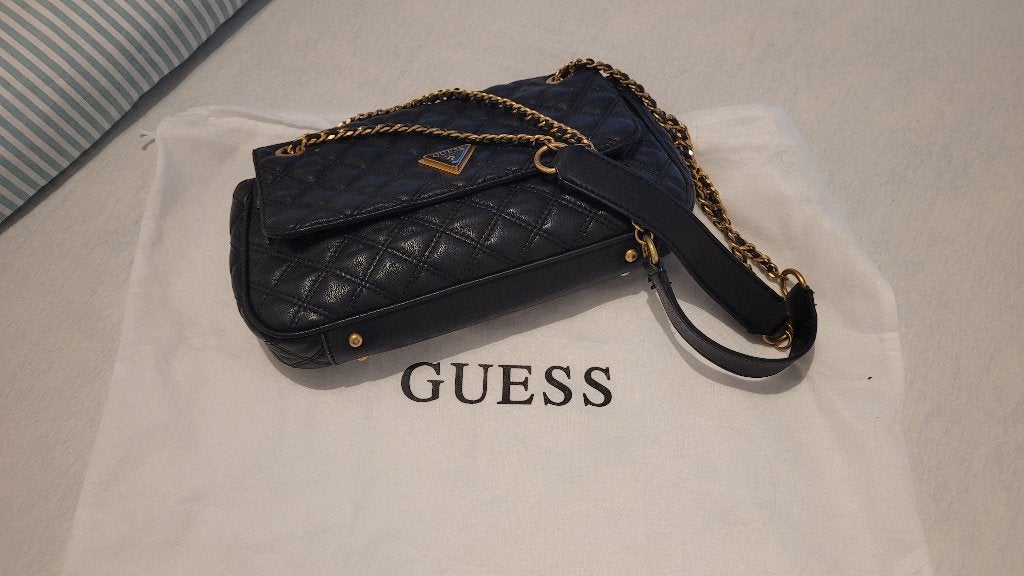 sac bandoulière Giully de chez Guess, Ophalen of Verzenden, Zo goed als nieuw, Zwart, Overige merken