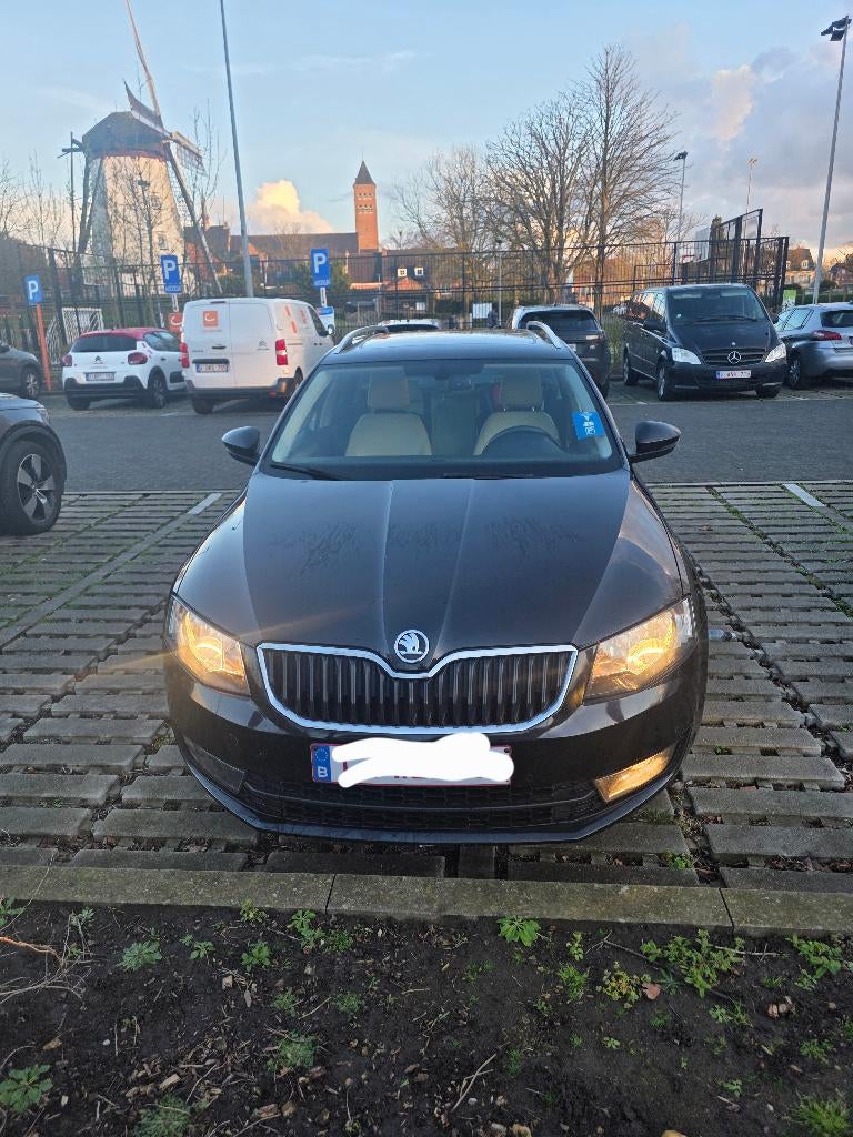 Skoda oktavia special edition, Auto's, Voorwielaandrijving, 1600 cc, Zwart, Leder