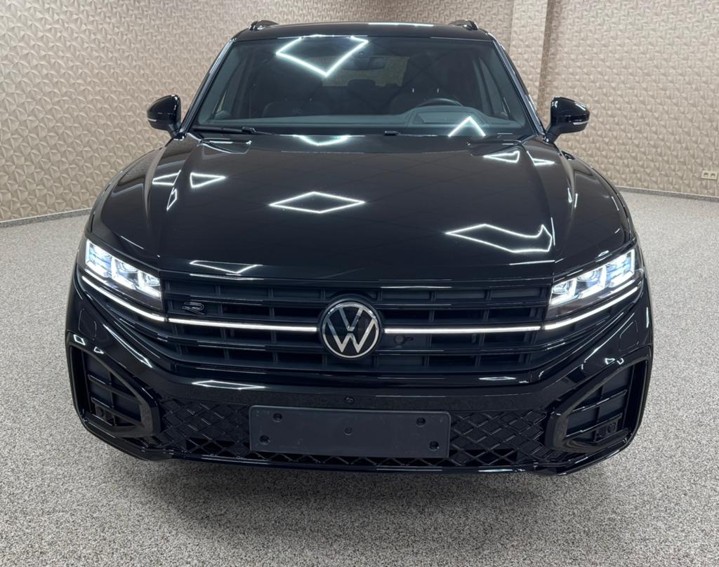 VW Touareg R-line Diesel,15000km FULL FULL, Auto's, Automaat, Euro 6, Zwart, Leder