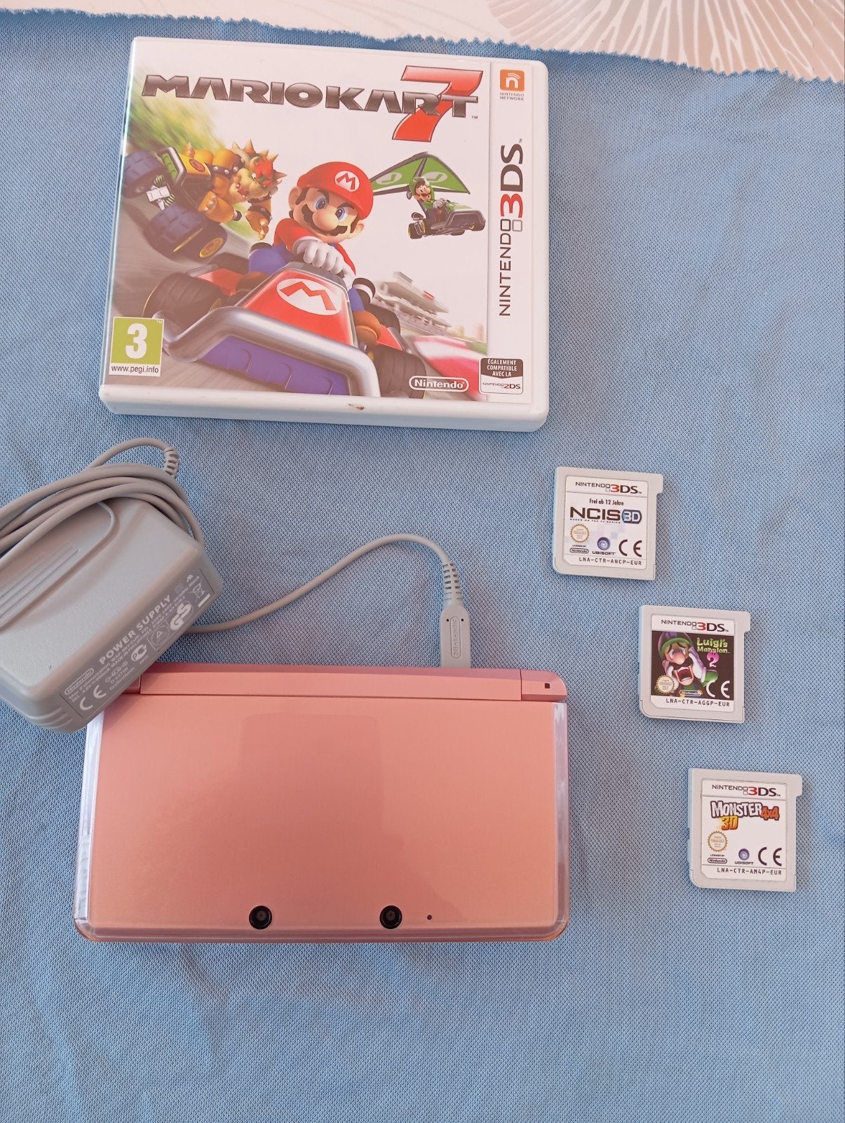 Nintendo 3DS Rose + 4 jeux – État exceptionnel, Consoles de jeu & Jeux vidéo, Consoles de jeu | Nintendo 2DS & 3DS, Enlèvement