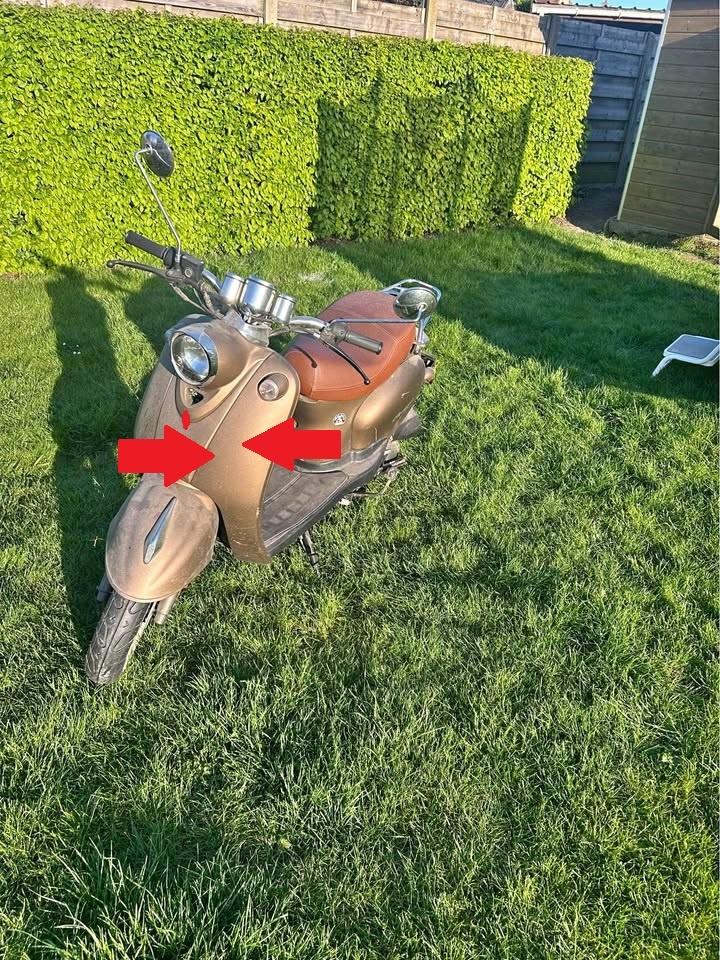 Ik zoek dit, kleur geen belang ., Fietsen en Brommers, Brommeronderdelen | Scooters, Ophalen, Gebruikt, Kap, Overige merken