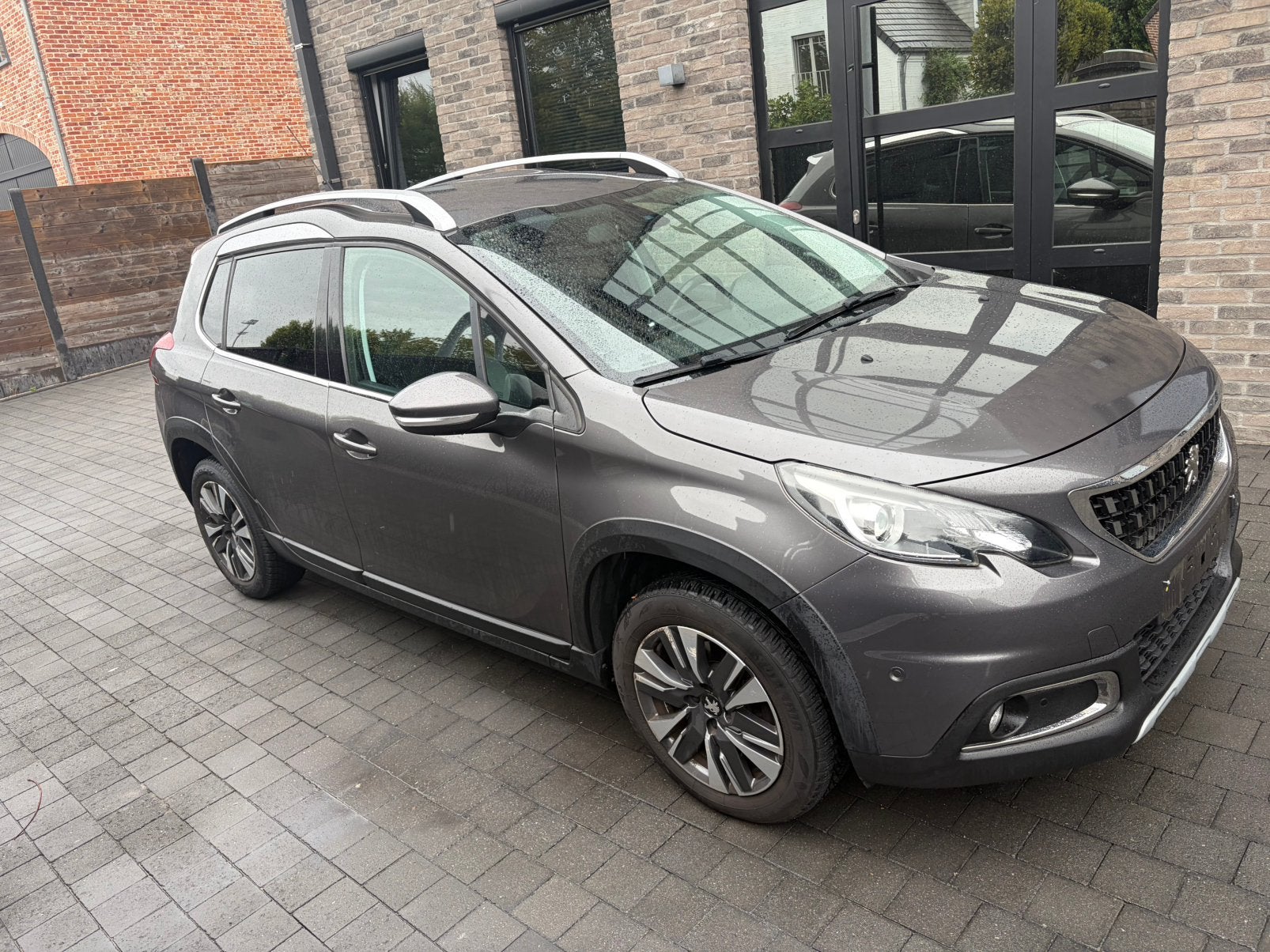 Peugeot 2008 1.2i blanco gekeurd voor verkoop, Autos, Peugeot, Argent ou Gris, Achat, Entreprise, 5 portes