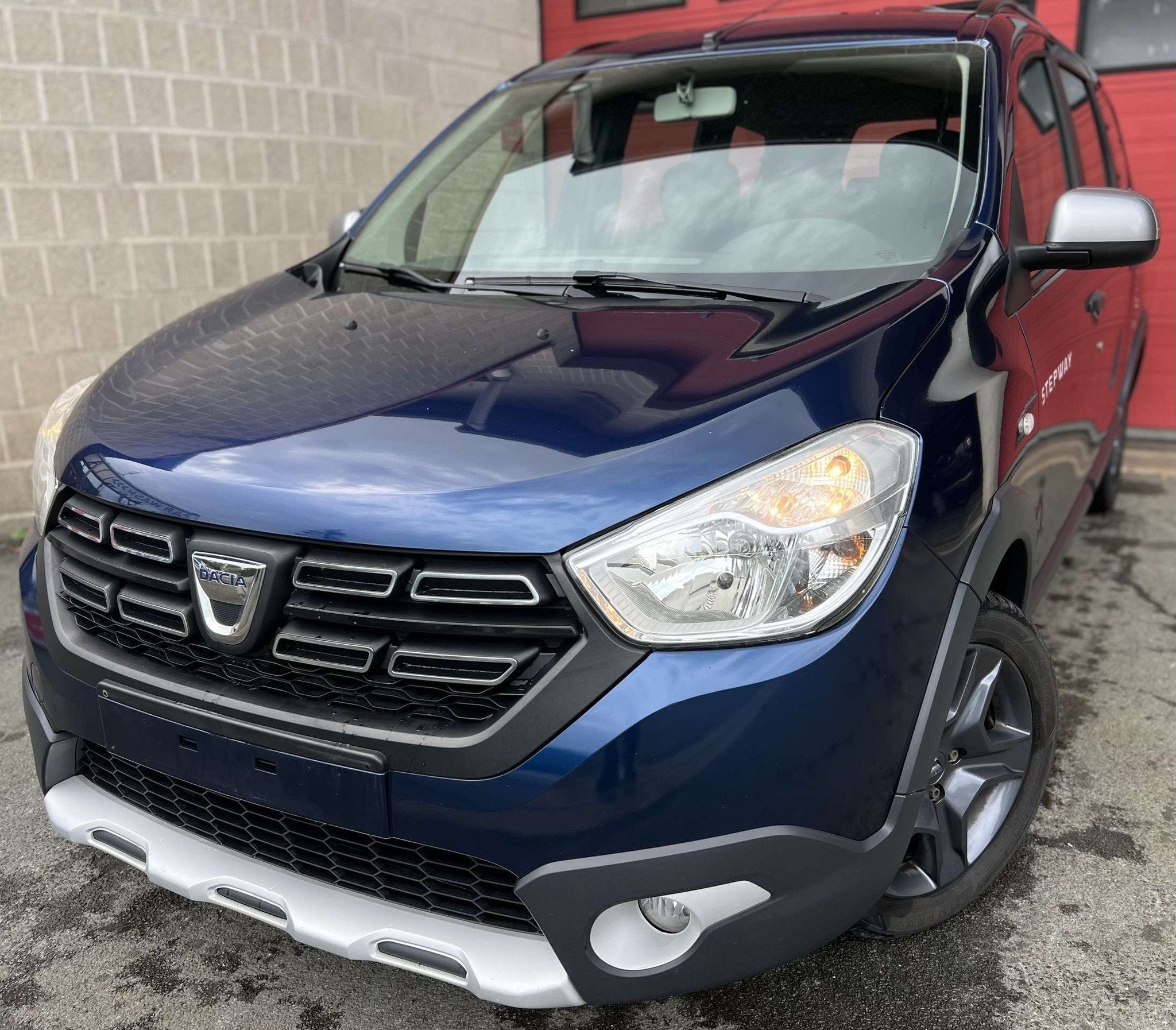 Dacia Lodgy Stepway 1.2 TCe Explorer+ 7 PL +CLIM +CAMÉRA +N, Autos, Euro 6, Entreprise, 7 places, Autre carrosserie