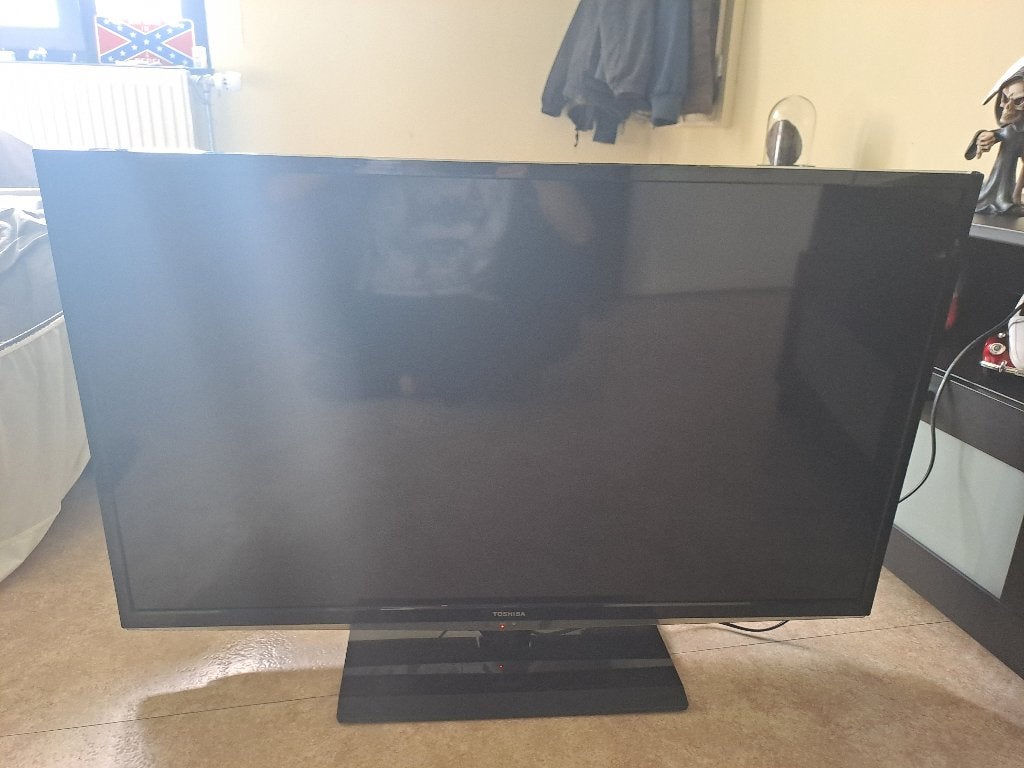Télévision Toshiba avec télécommande et support mural, TV, Hi-fi & Vidéo, Télévisions, Toshiba, LCD, Enlèvement, Utilisé
