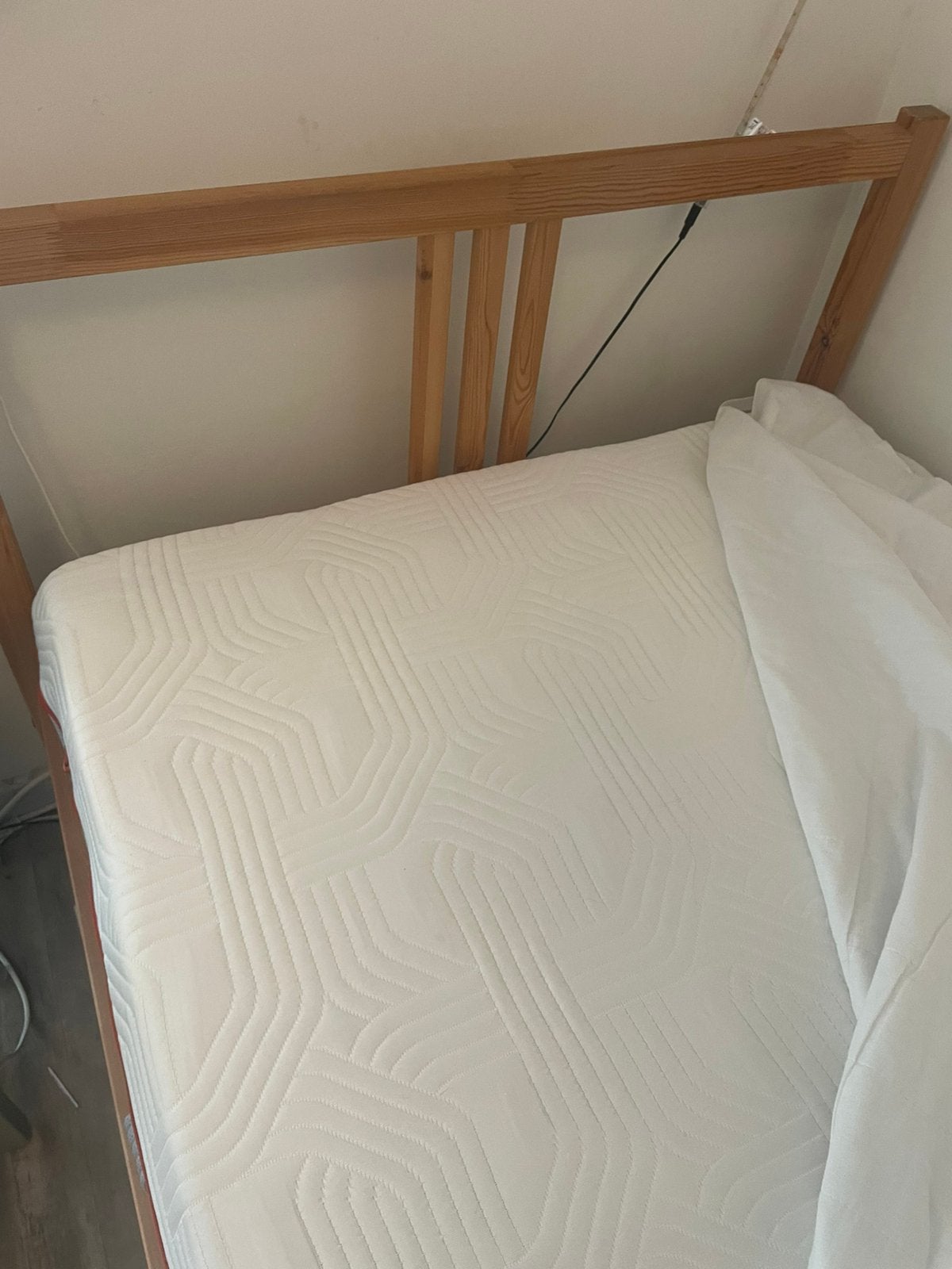 Ikea bed met matras wasbare hoes, Huis en Inrichting, Ophalen, Zo goed als nieuw, Matras