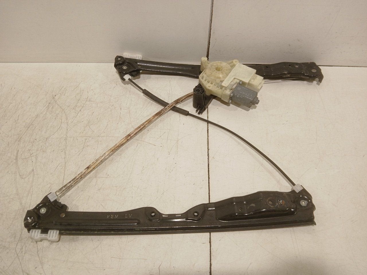 Raammechaniek elektrisch links voor Peugeot 308, Onderdelen@venauto.nl, Van der Ven Autorecycling B.V., Ettenseweg 76, 4706 PB Roosendaal, The Netherlands