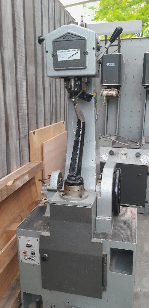 machine à coudre unique, Enlèvement