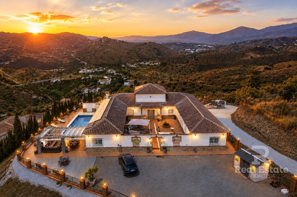 Villa de luxe de 4 chambres avec piscine, garage, Immo, Canillas de Aceituno, Maison d'habitation, Campagne, 422 m²
