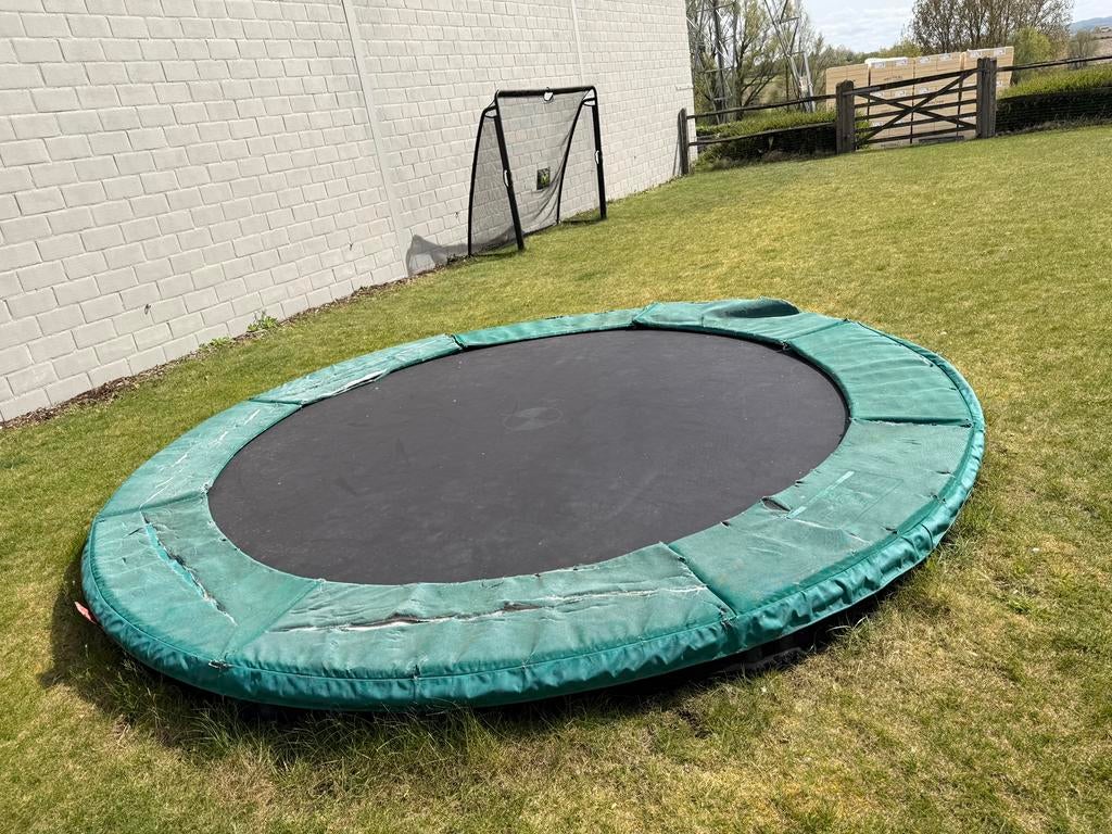 Trampoline Berg InGround 330 + afdekzeil, Ophalen, Gebruikt