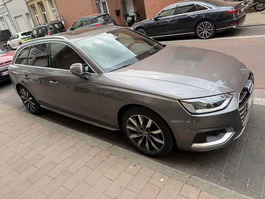 AUDI A4 AVANT Full options - véhicule non-fumeur, Autos, Cuir, Argent ou Gris, Achat, Carnet d'entretien