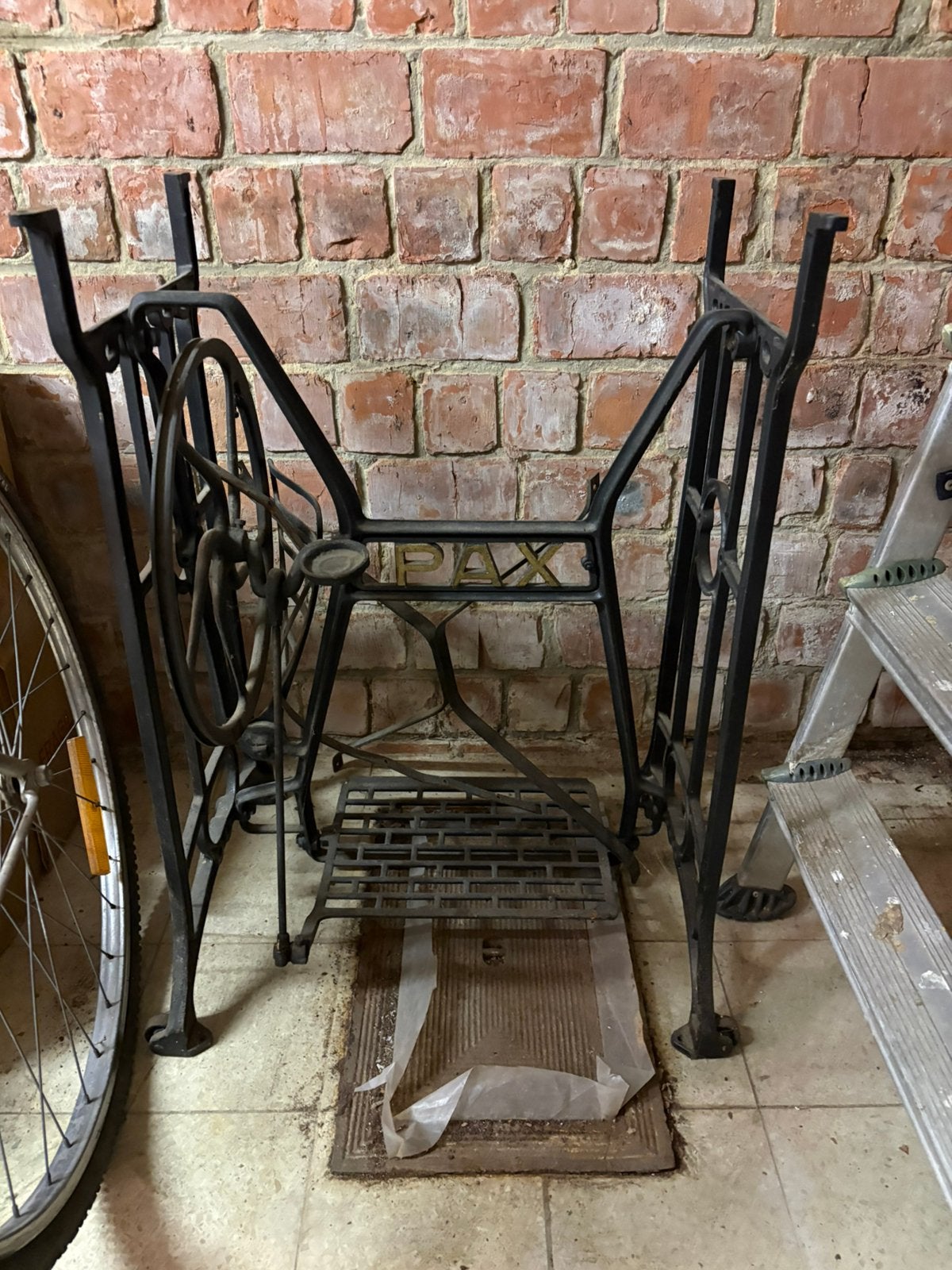 Onderstel naaimachine, Ophalen, Naaimachine
