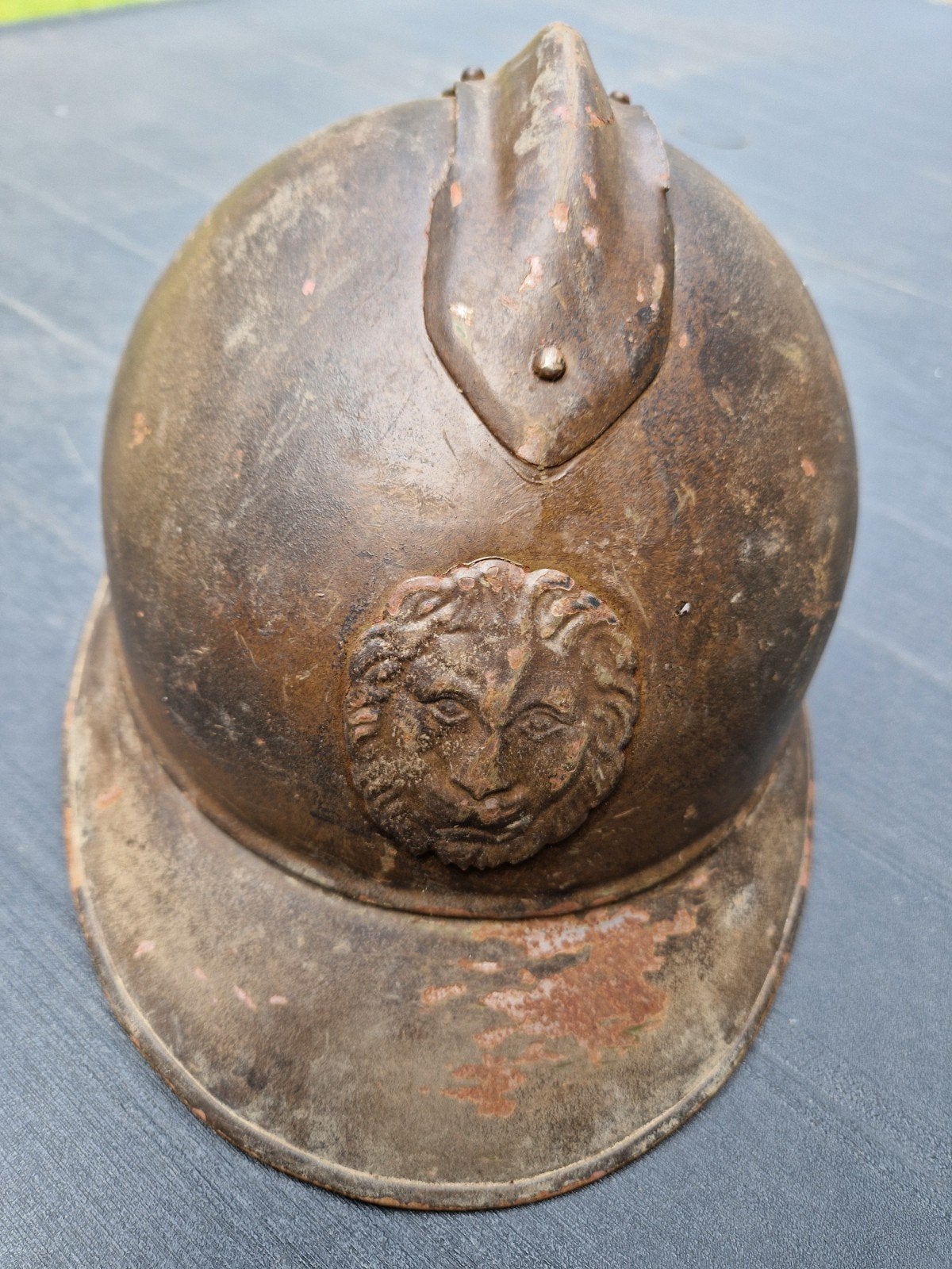 Oude Belgische helm met binnenwerk en kinriem, Ophalen