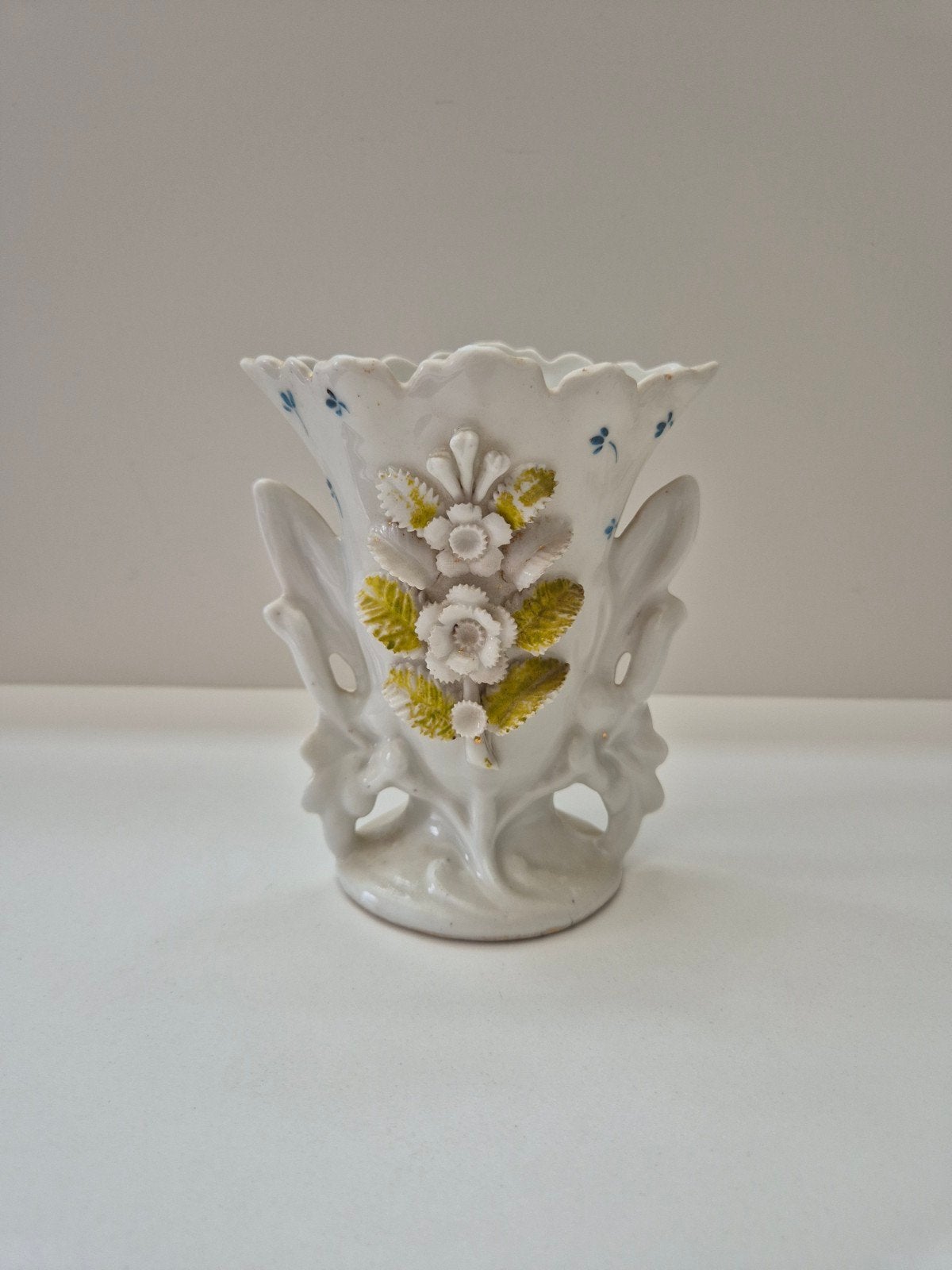 Antiek oud porseleinen vaasje, Antiek en Kunst, Ophalen of Verzenden