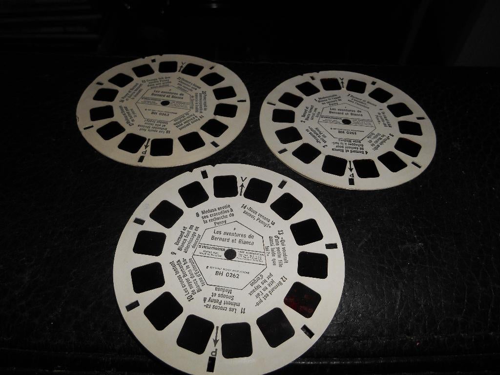 View Master Blanche neige + Bernard et Bianca, Collections, Appareils photo & Matériel cinématographique, Enlèvement ou Envoi