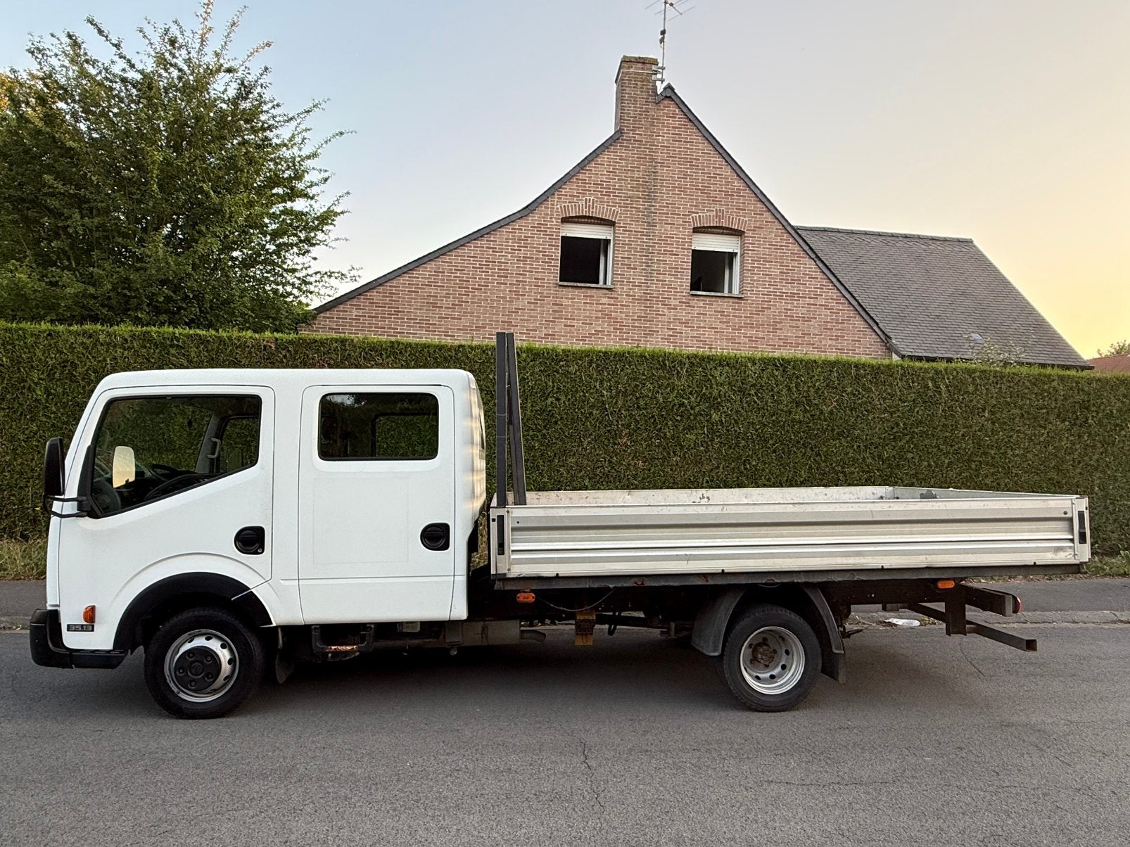 Nissan cabstar/2.5 dCi 130pk/6 zitplaatsen/115.000 km/, Auto's, Diesel, Particulier, Te koop, Nissan
