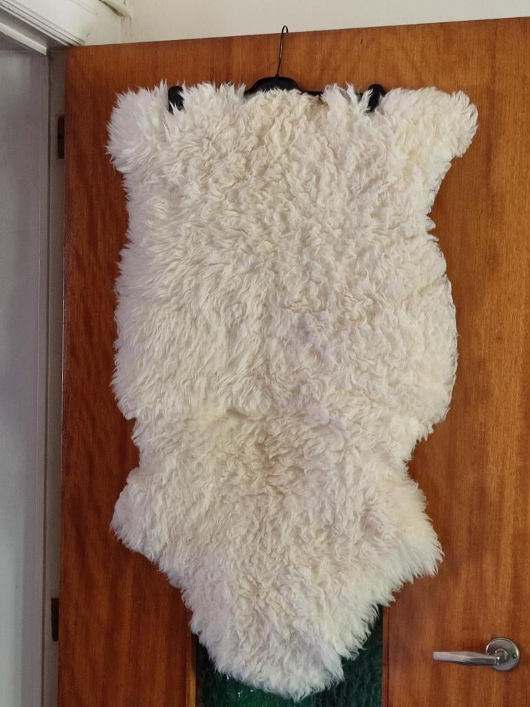 Tapijt van schapenvacht, Huis en Inrichting, Ophalen of Verzenden, Zo goed als nieuw