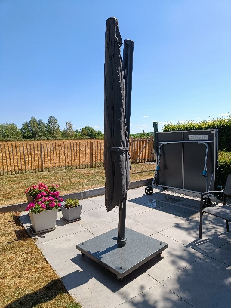 Parasol met voet, Ophalen, Verstelbaar, Gebruikt, 2 tot 3 meter