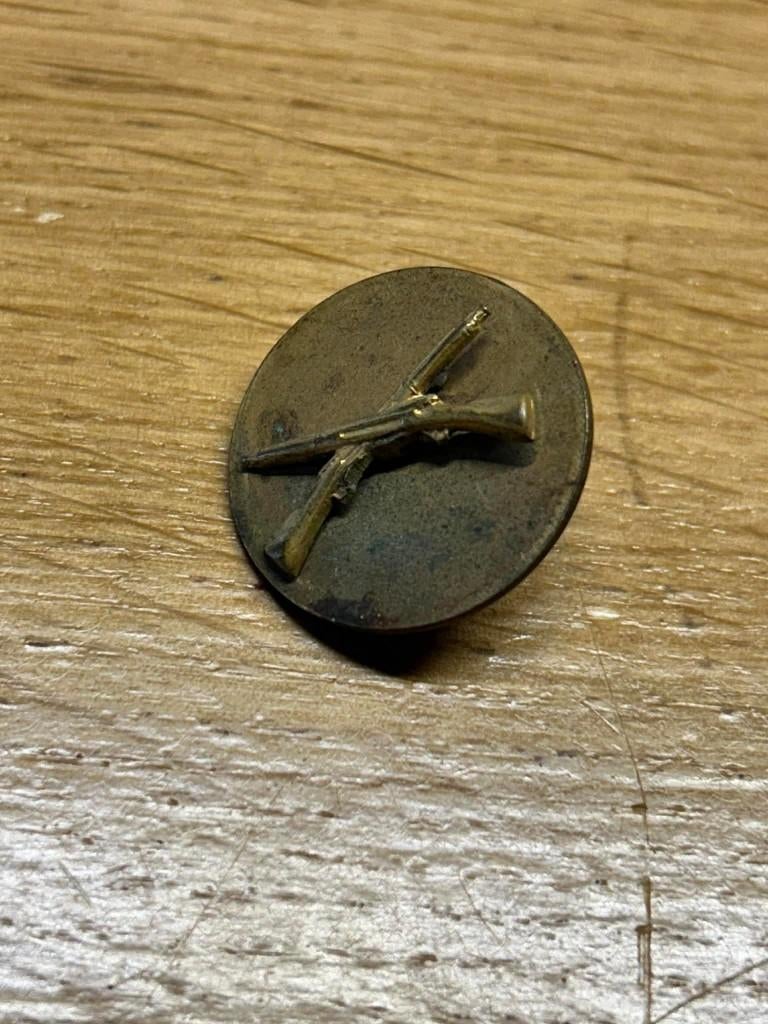 WWII - disque de col américain de l'infanterie SCREW BACK, Enlèvement ou Envoi, Autres, Autres types