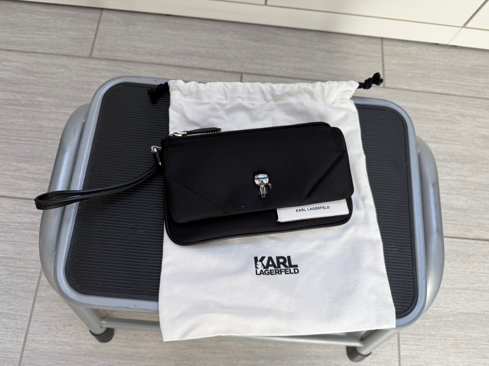 Pochette Karl Lagerfeld, Neuf, Autres marques, Enlèvement ou Envoi, Avec fermeture à pression