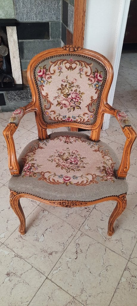 Chaise de style Louis XV, Enlèvement